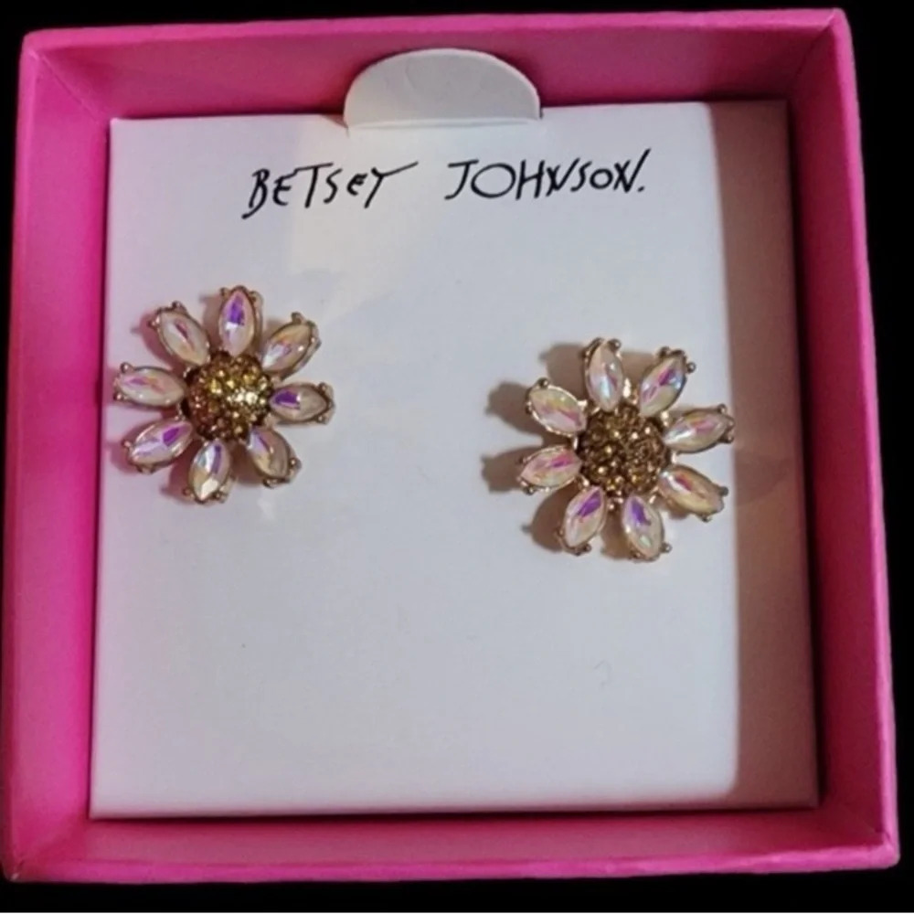 BETSEY  JOHNSON Iridescent NWT Crystals Daisy Flower Stud Earrings